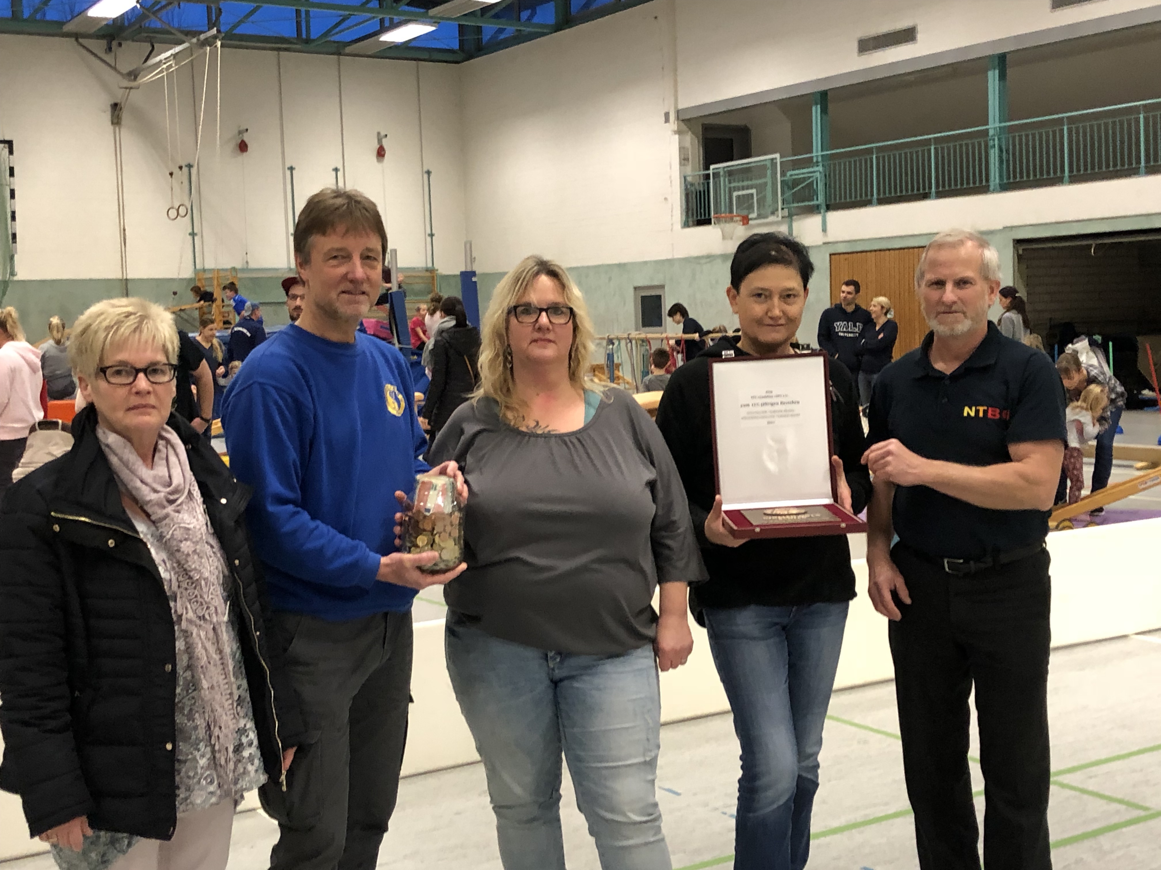 JA 2017 Übergabe der präsente